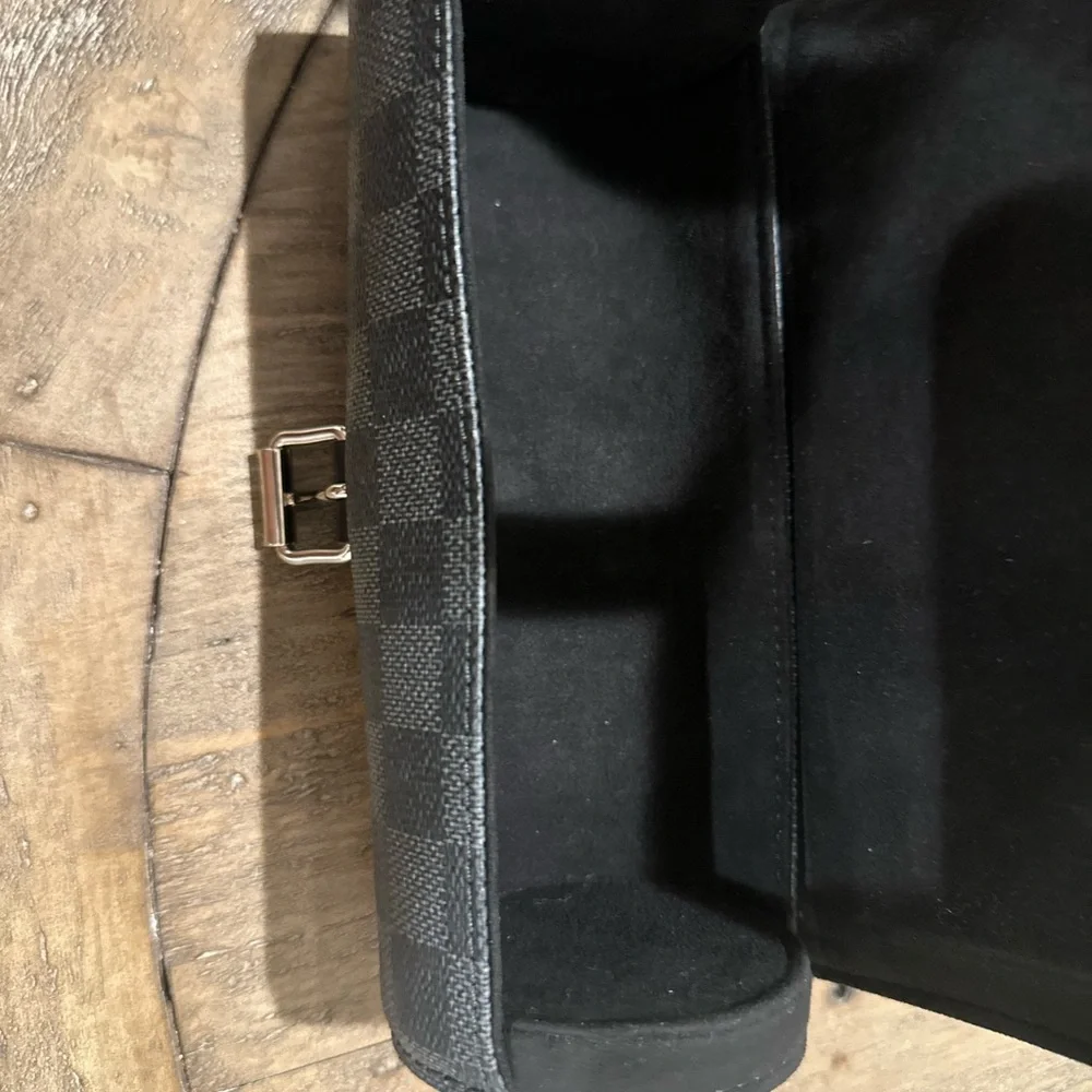 Authentic Louis Vuitton Damier Watch holder - Picture 6 of 9